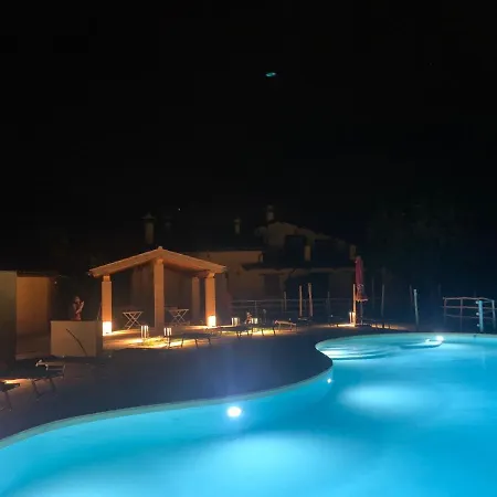 Agriturismo Pompagnano Κατάλυμα σε φάρμα *